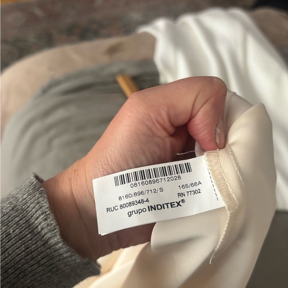 Zara gorgeous satin like cream skirt BNWT - Picture 6 of 6